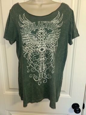 NWT Appleby Road Affliction Olive Green Graphic Tee with White Ornate Cross XL